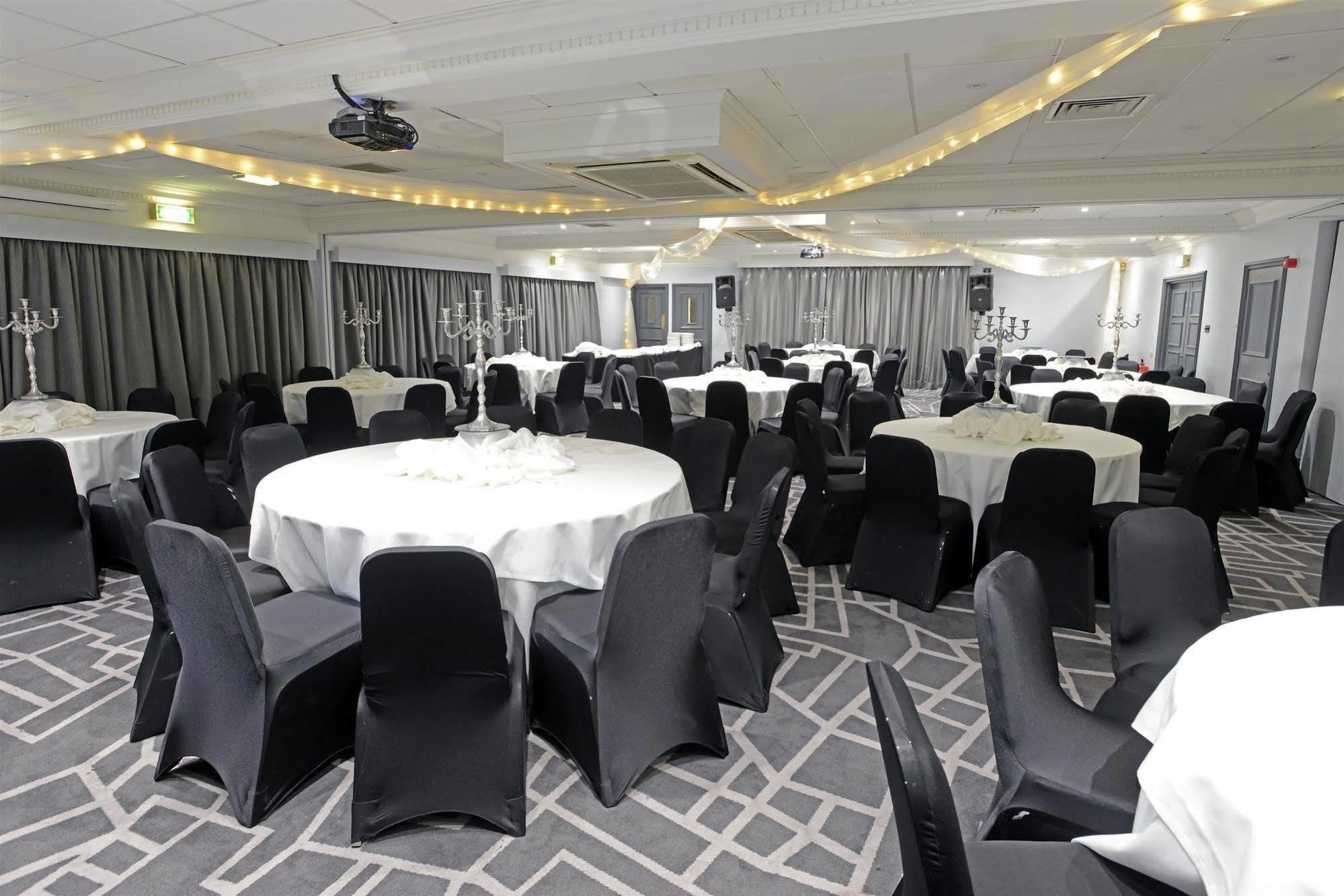 Village Hotel Hull 킹스턴어폰헐 외부 사진